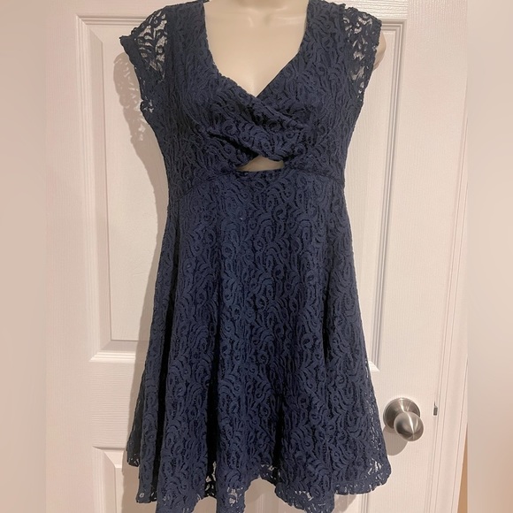 Jessica Simpson Navy‎ Lace Overlay Dress Women’s Size Medium - Picture 1 of 8